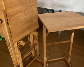 Folding tray tables