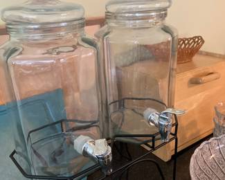 Glass beverage dispenser