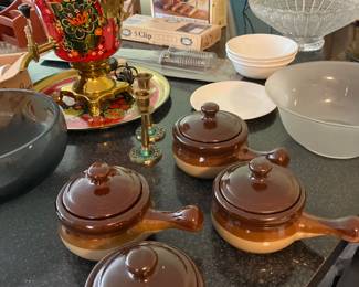 Covered onion soup bowls