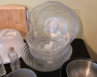Plastic serving bowls