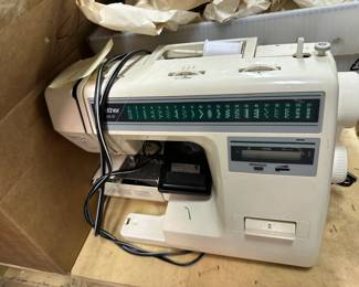 Brother XR-37 Sewing Machine
21 stitch options for everyday sewing & decorative work
Includes foot pedal & power cord
Ideal for beginner to intermediate sewists
Sturdy, easy to use mechanical model