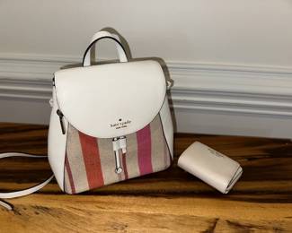 Kate Spade Backpack & Wallet Set
Pebbled leather & striped canvas mini backpack
Matching card wallet included
Excellent condition
Stylish, lightweight, and perfect for everyday use
Retail value over $250