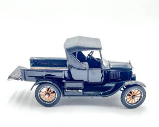 Danbury Mint 1925 Ford Model T Runabout 1:24 Scale