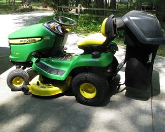 John Deere Lawn Tractor