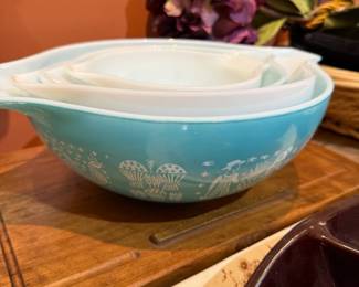 Pyrex Nesting Bowls 
