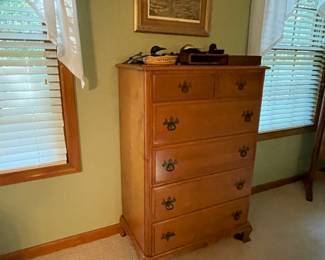 chest of drawers
