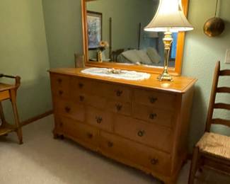 maple dresser w/mirror