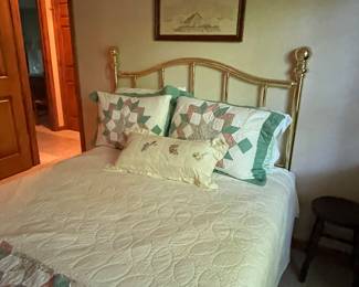 full size bed w/brass headboard, lots full size bedding