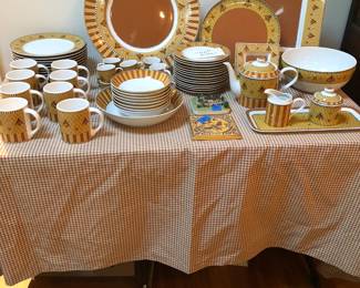 Spal china with bees