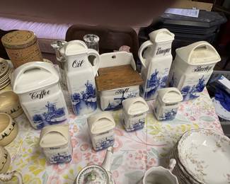 Collection spice containers