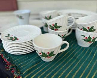 Hollyberry Design Dinnerware, And Six Placemats Mystery Lot