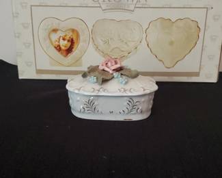 Bone China Trinket Bix And Crown Accents Gift Set