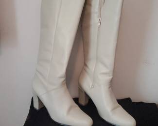 Hunt Club Winter White Knee High Boots With Matching Gloves