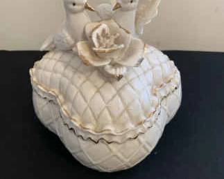 Club Shaped Bird Trinket Box