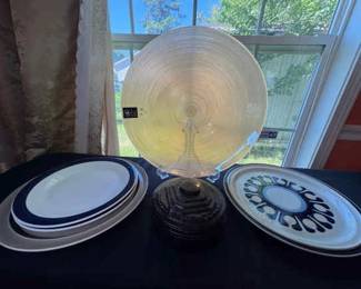 2 Dinner Plates 3 Serving Platters And Bread Bowl With Lid