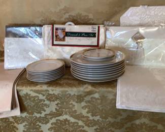 Dishes, Table Runners And Place Mats