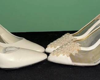 2 Pairs of White Heels Size 8 1 2 M