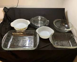 6 Peices Of Bakeware
