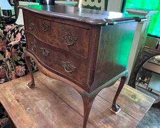 Small ball-in-claw chest