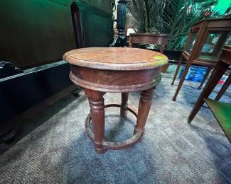 Occasional table w/ fluted legs