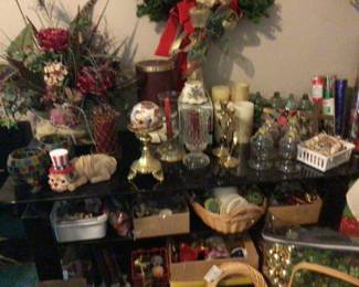 lots more decor