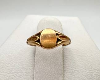 Tiny “Nemo” Signet Ring – Art Deco Design