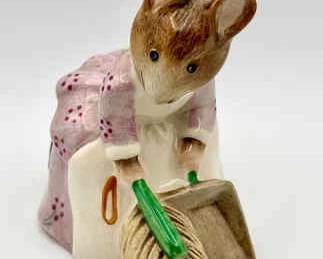 Royal Albert “Hunca Munca Sweeping” Figurine – Beatrix Potter Collection