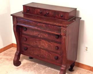 Four Drawer Dresser With Jewelry Box Top