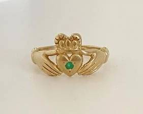 14K Gold with Emerald Stone Irish Claddagh Design Ring - Size 11 (5.7 Grams)
