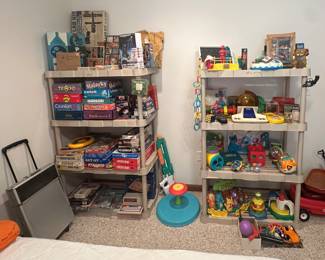Games; Puzzles; Science Kits; Mini Wagons; Toys
