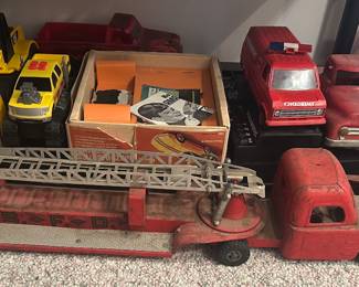 Structuro Metal Fire Engine