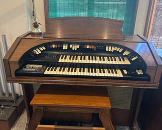 Conn Organ Theatrette Model 552 & Bench; Ornate Brass Piano Lamp