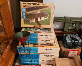 Plasticville Buildings HO scale. Cape Cod House, Gas Station, Men's Store, Split Level House