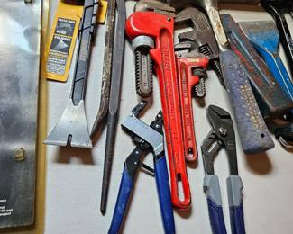 Pry Bar, Pipe Wrenches Slip joint pliers