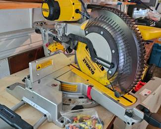 DeWalt Sliding Compound Mitre Saw