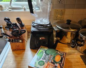 Kinves and Knife Block, Pancake Maker, Blender
