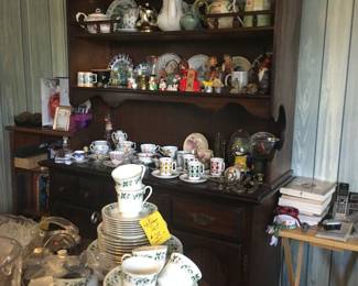 Holiday China
Cups & saucers
Tea pots