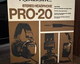 Realistic Stereo Headphones – Pro-20