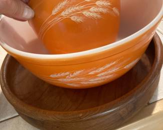 Pair of Pyrex Autumn Harvest Nesting Mixing Bowls 