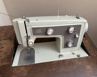 Sears Kenmore 1422 Sewing Machine