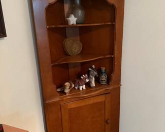 Colonial Hepplewhite Style Corner Cabinet