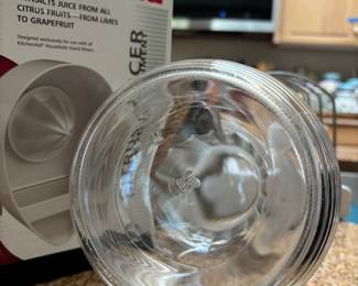 Anchor Hocking Glass Beehive Pitcher Carafe with Lid