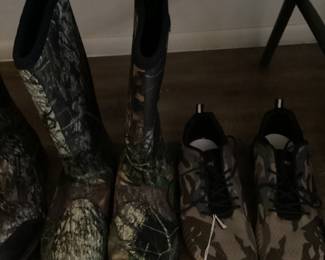 Camo boots and shoes like new