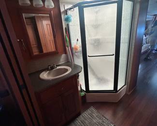 2007 Coachmen Pathfinder  motor coach 384TS with 3 slides, freightliner with Cummins diesel $61,000.00