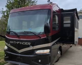 2007 Coachmen Pathfinder  motor coach 384TS with 3 slides, freightliner with Cummins diesel $61,000.00