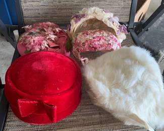 30 vintage hats and headpieces