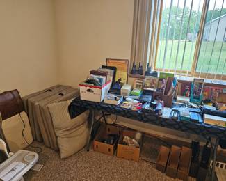 Camping mats, office supplies, dismantle, Walkman and other small electronics