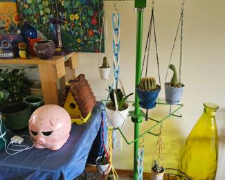 Birdhouses, piggyback, more live plants