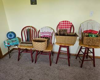 Baskets and chairs. Some fantastic retro curtain pannels