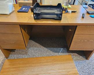 Hon desk in great condition